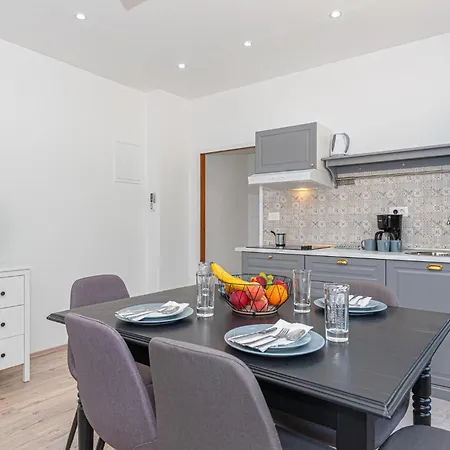 Gorgeous In Danilo With Kitchen Apartment Potege