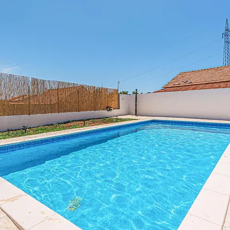 Apartamento In Danilo With Wifi Protega