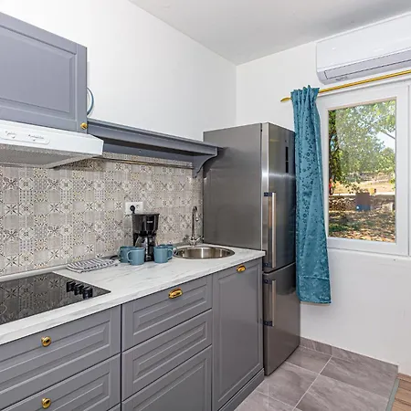 Gorgeous In Danilo With Kitchen Apartment
