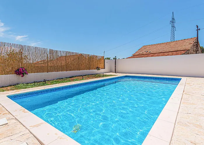 Apartamento In Danilo With Wifi Protega